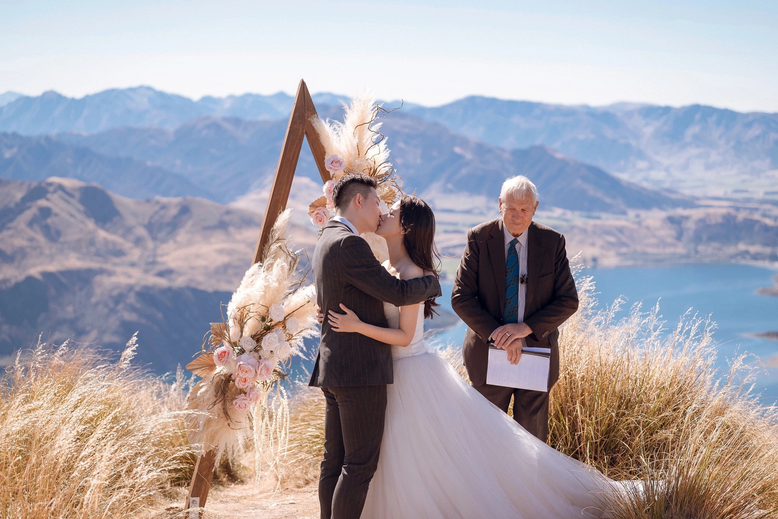 瓦纳卡山顶直升机婚礼(婚礼仪式)