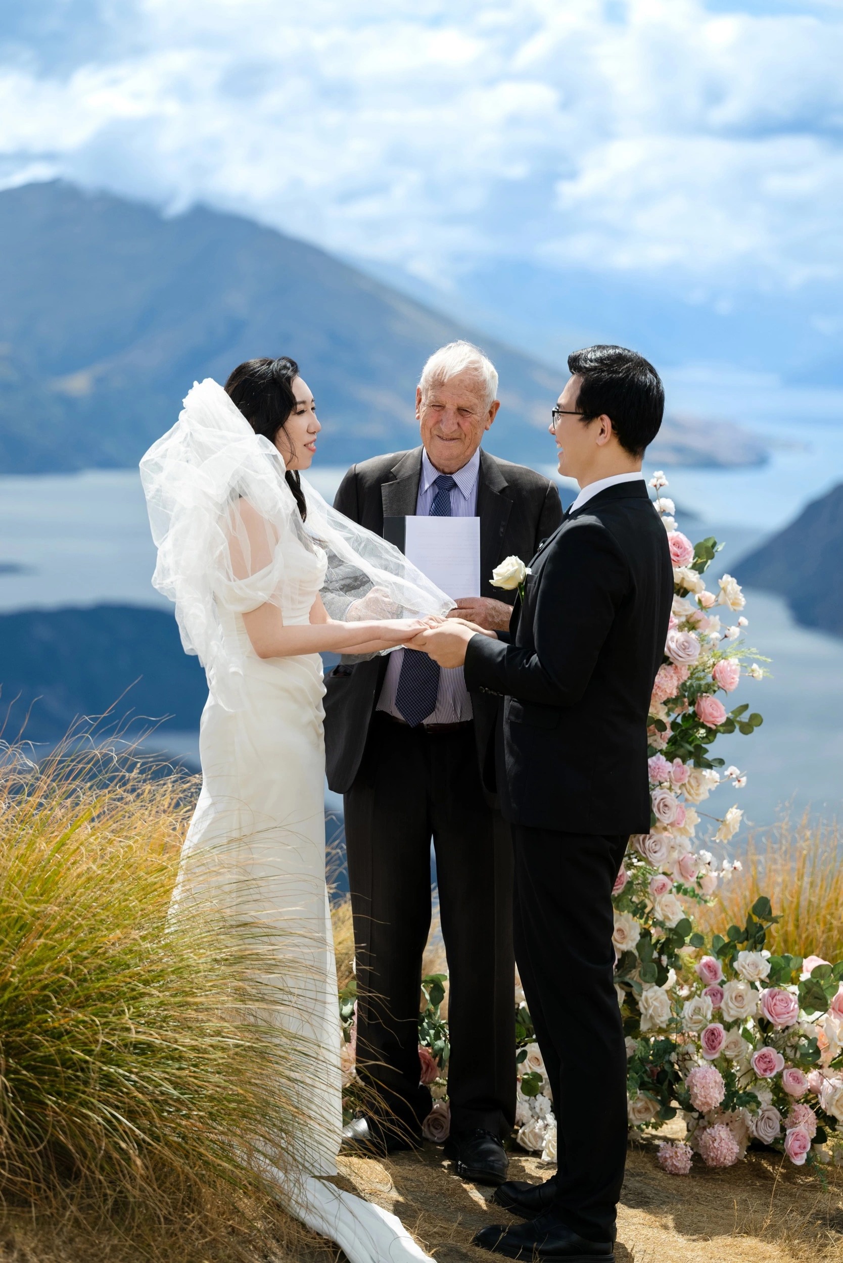 瓦纳卡山顶直升机婚礼(婚礼仪式)