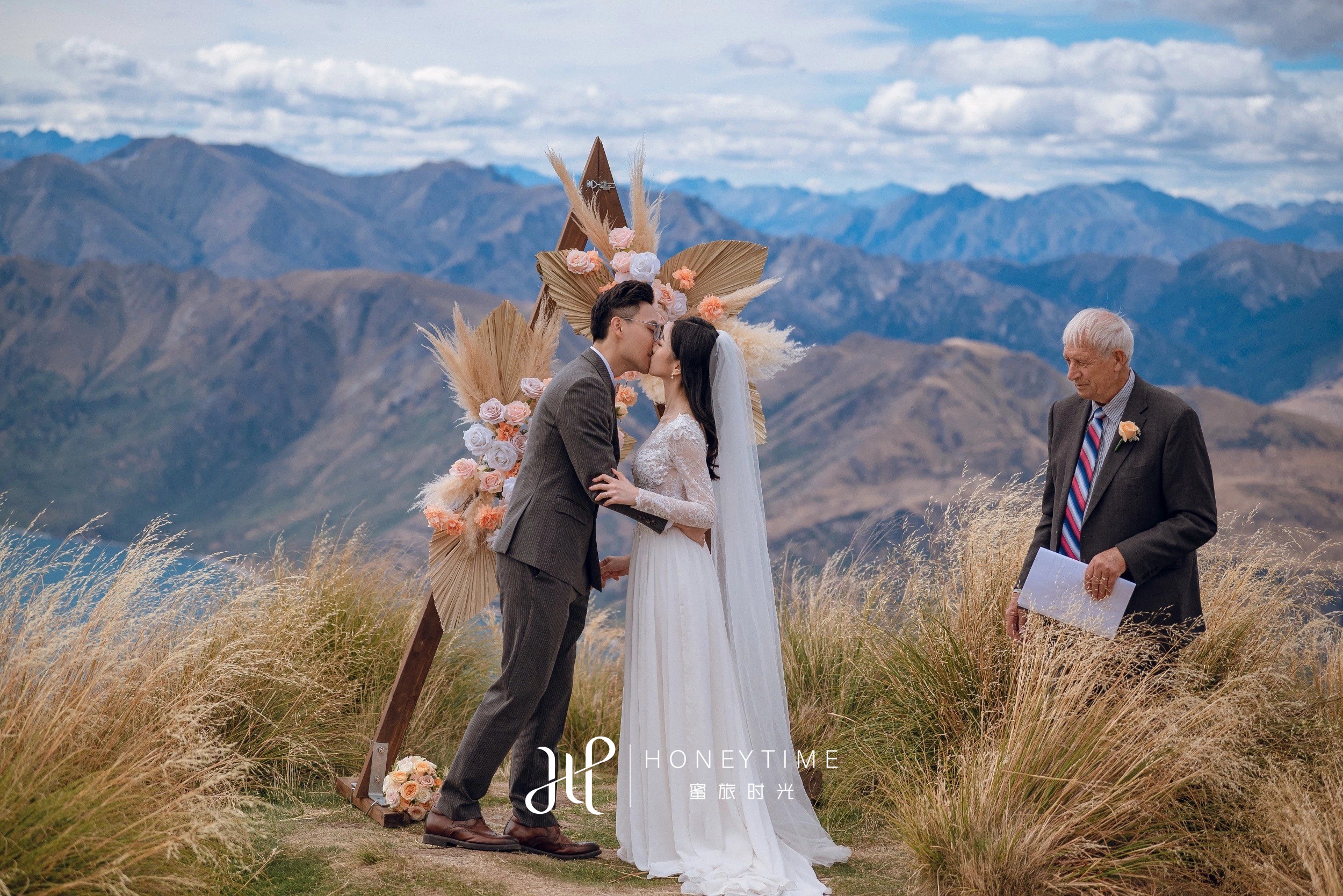 瓦纳卡山顶直升机婚礼(婚礼仪式)