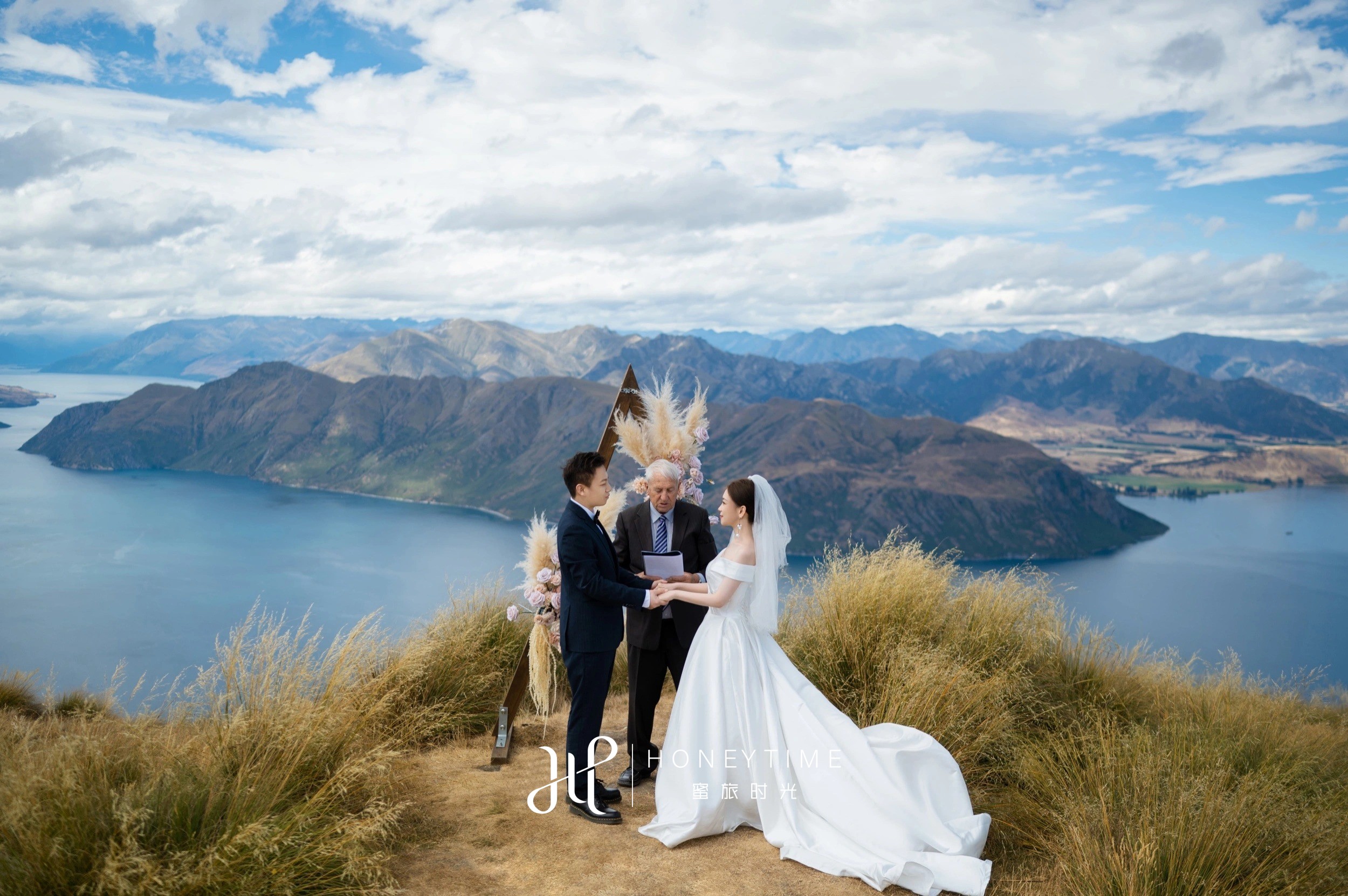 瓦纳卡山顶直升机婚礼(婚礼仪式)