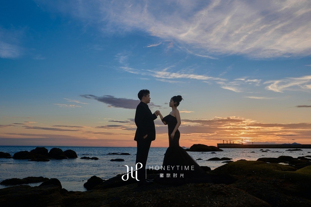 大小洞天-礁石夕阳