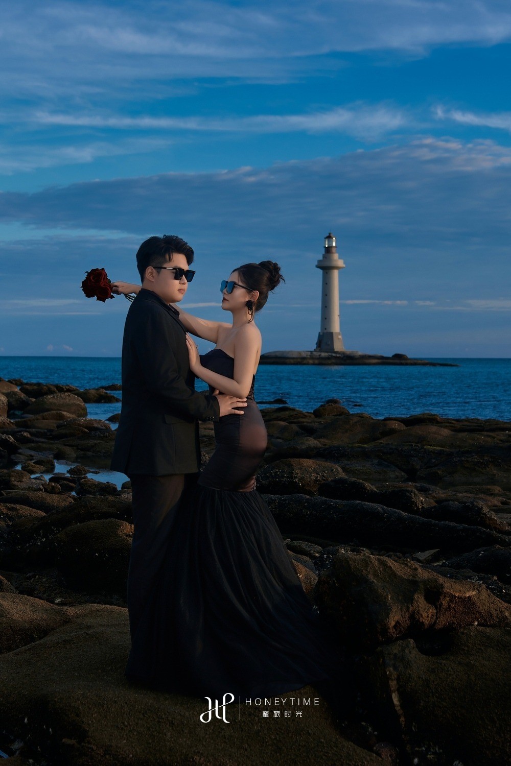 大小洞天-礁石夕阳