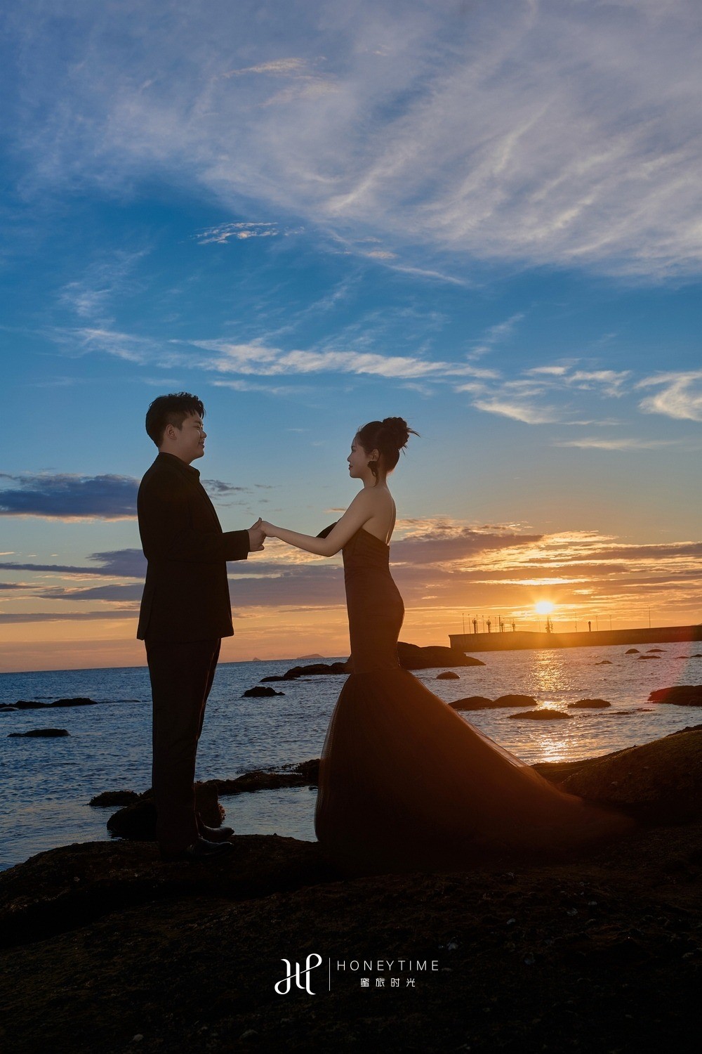 大小洞天-礁石夕阳