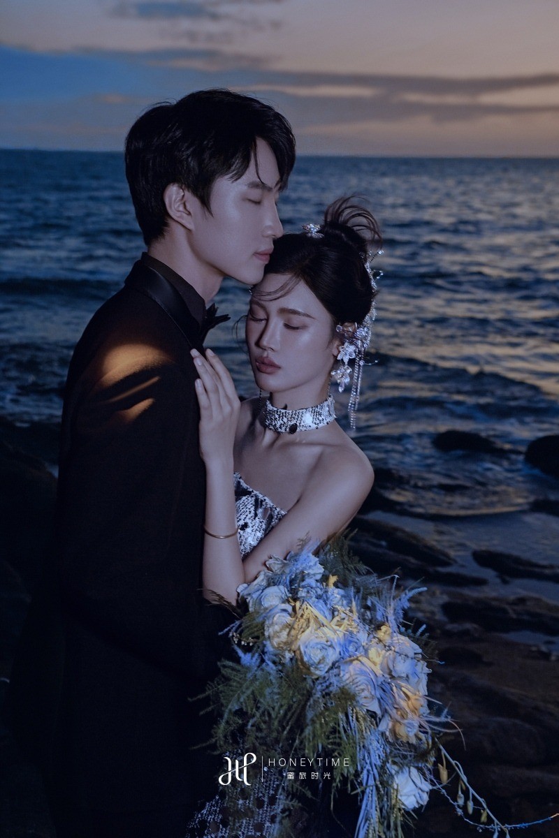 大小洞天-礁石夜景