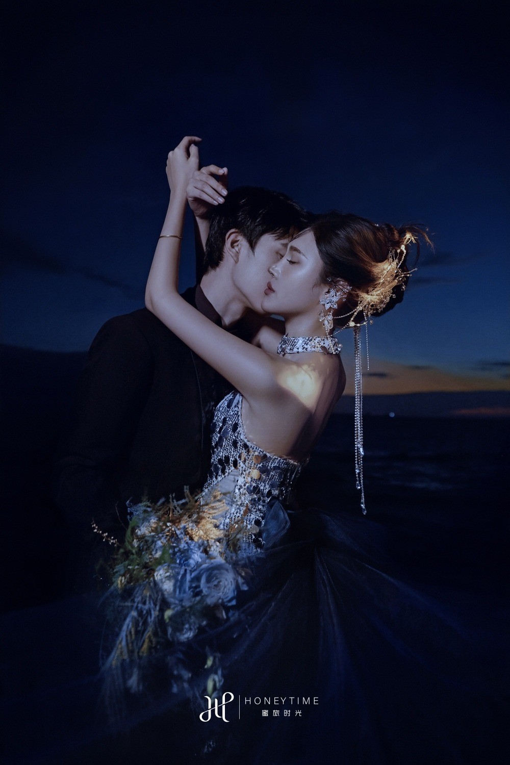 大小洞天-礁石夜景