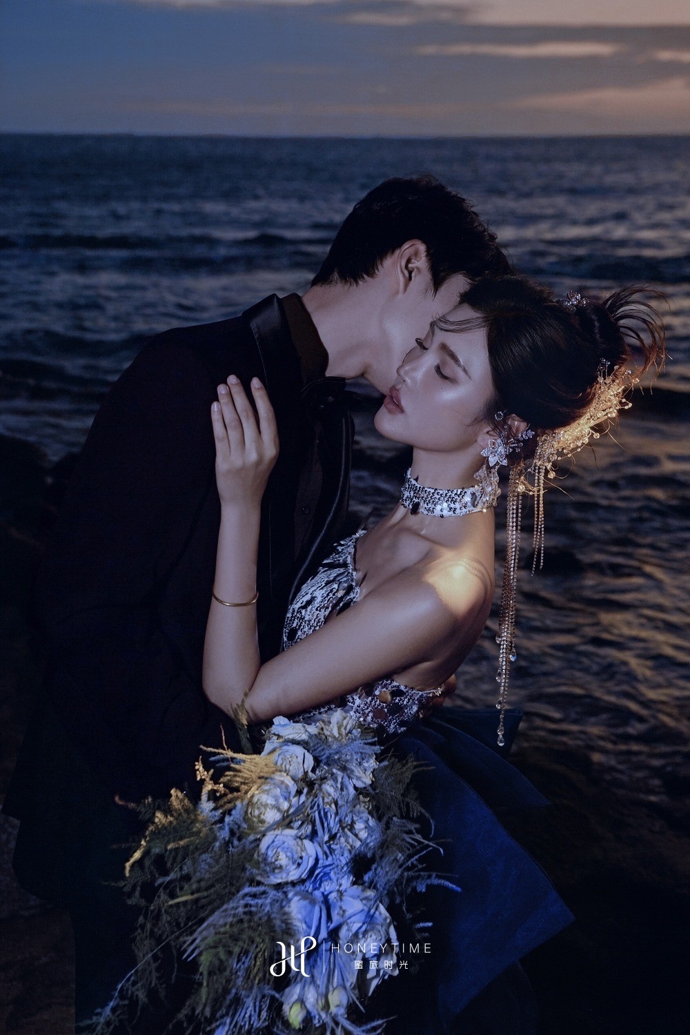 大小洞天-礁石夜景