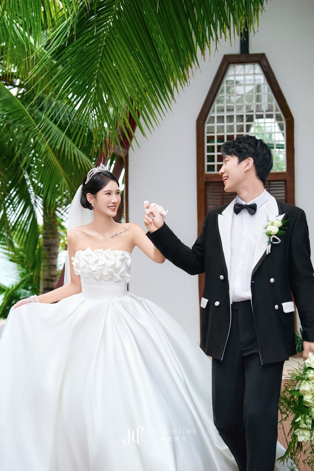 大小洞天-椰林小屋