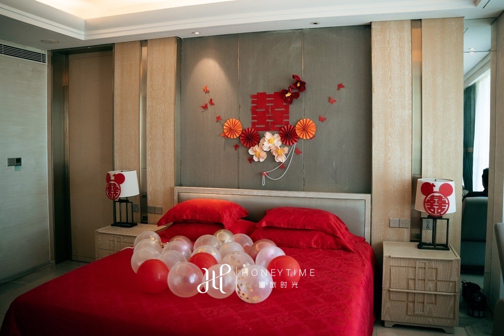 婚礼当天房间布置