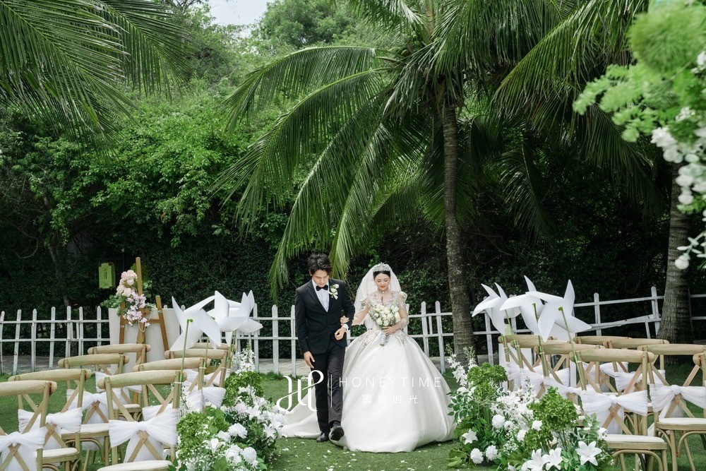 大小洞天草坪婚礼