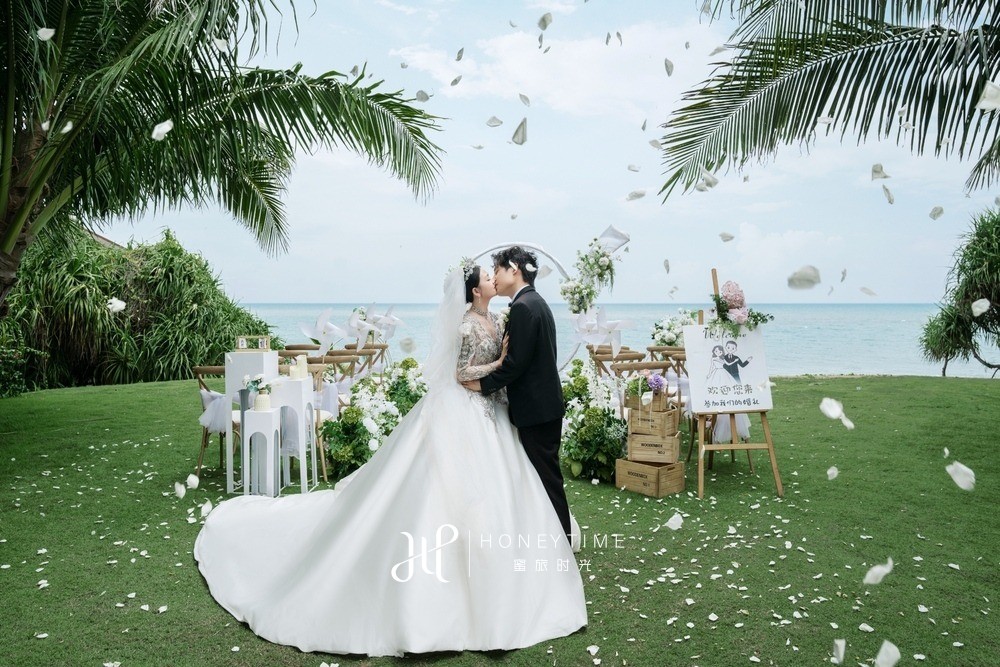 大小洞天草坪婚礼