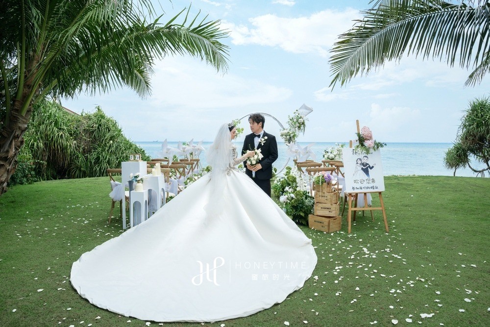 大小洞天草坪婚礼