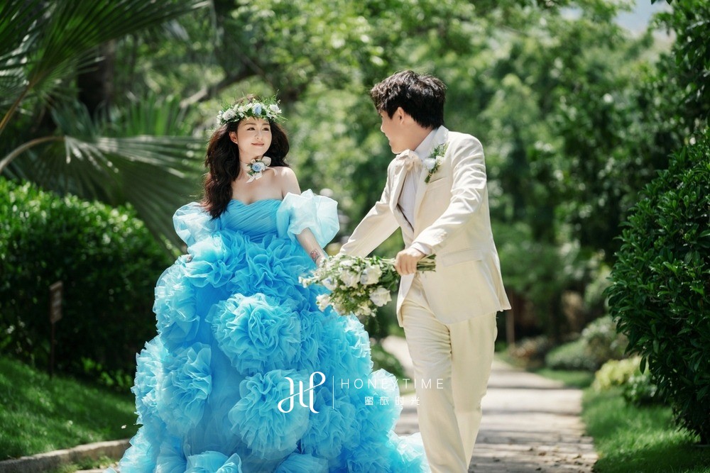 大小洞天草坪婚礼