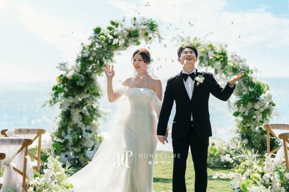 大小洞天草坪婚礼