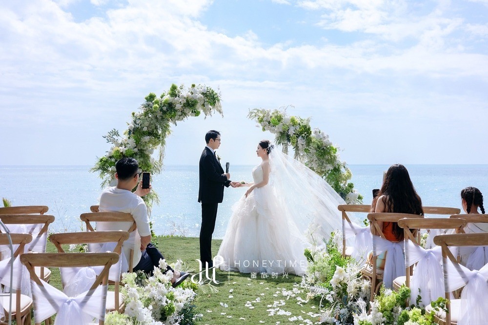 大小洞天草坪婚礼