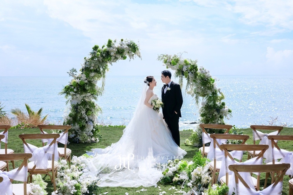 大小洞天草坪婚礼