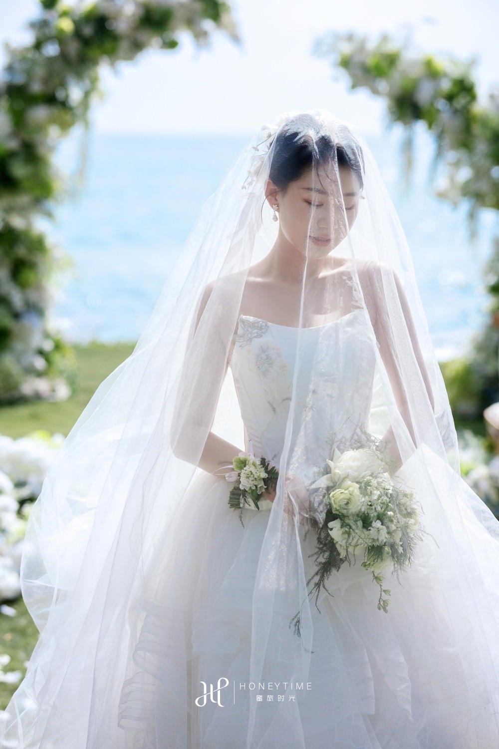 大小洞天草坪婚礼