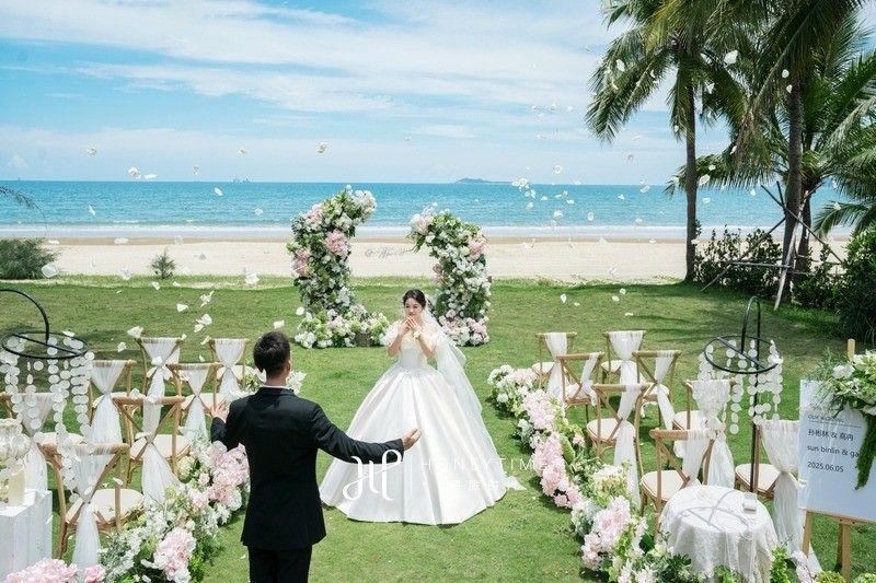 三亚湾草坪婚礼
