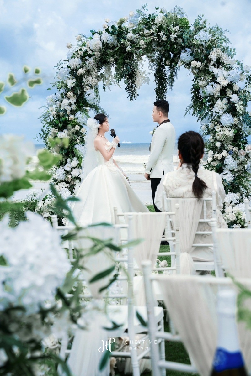 三亚湾草坪婚礼
