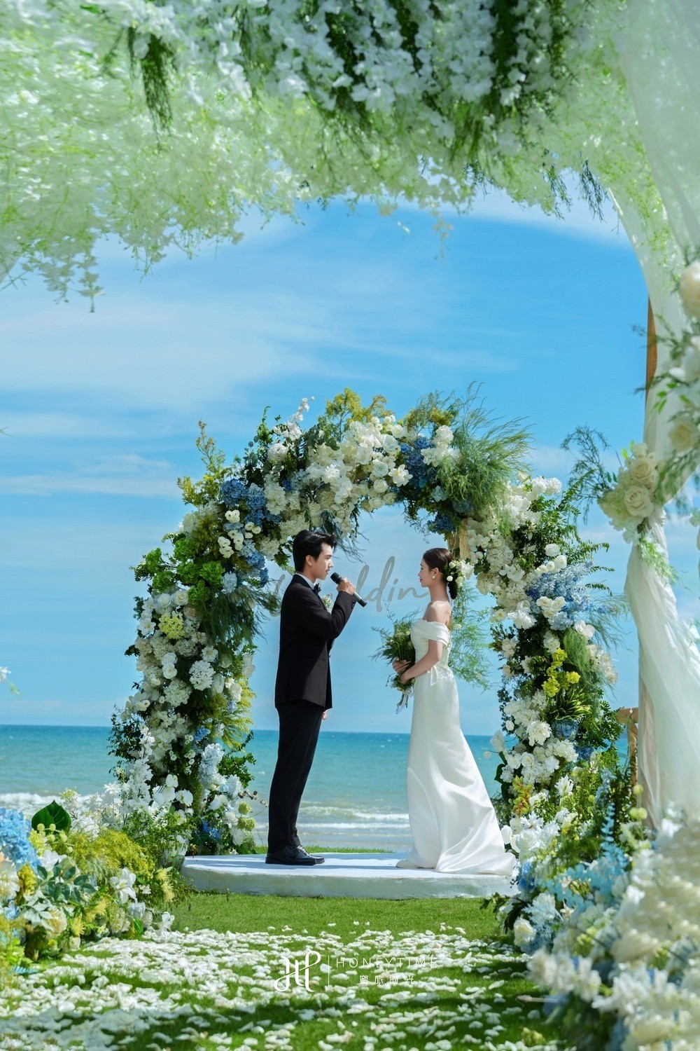 三亚湾草坪婚礼